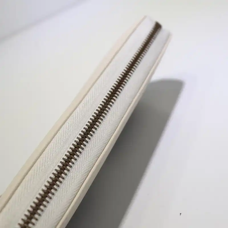 G*u*i brand handbags zip around wallet 1904g0015