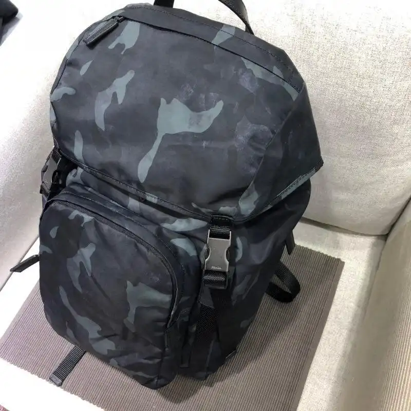 Pra*a bags 1917m0098