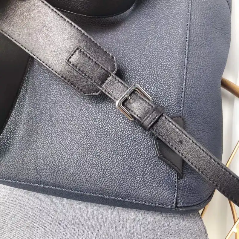 L0ew* s bag 19yan0008