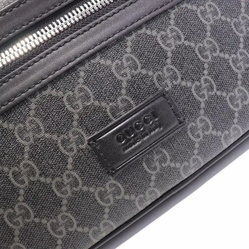 G*u*i belt bags 19gm0018