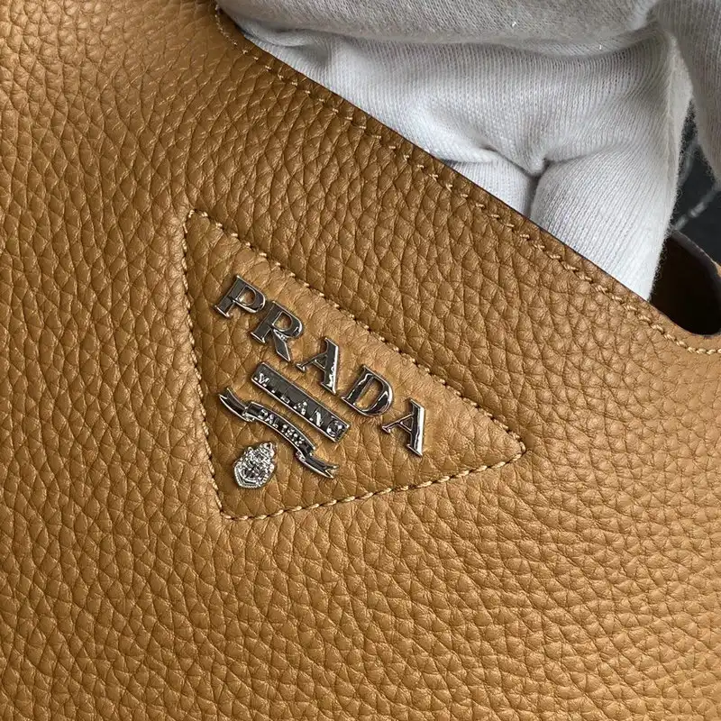 Pra*a bags 205fy0164