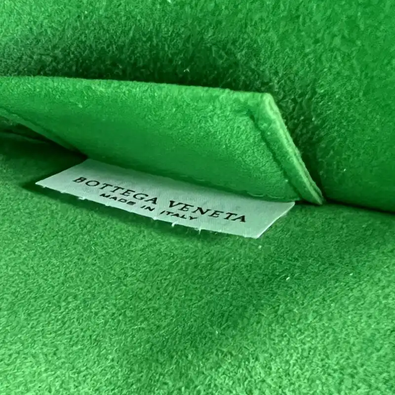 b0tt*ga Ven*ta bag 2209sf0027