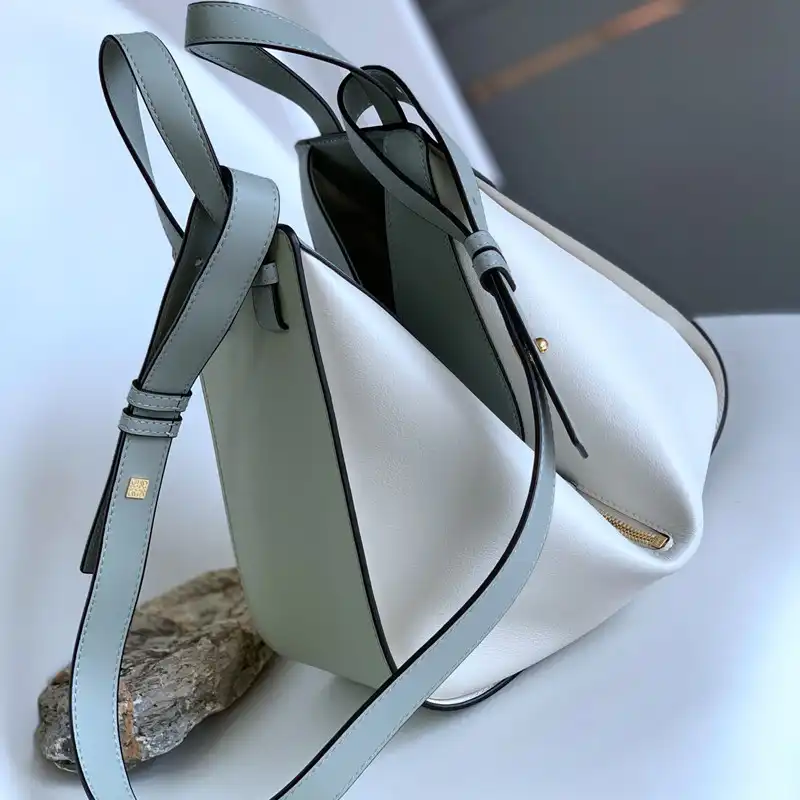 L0ew* bag 2210ya0050