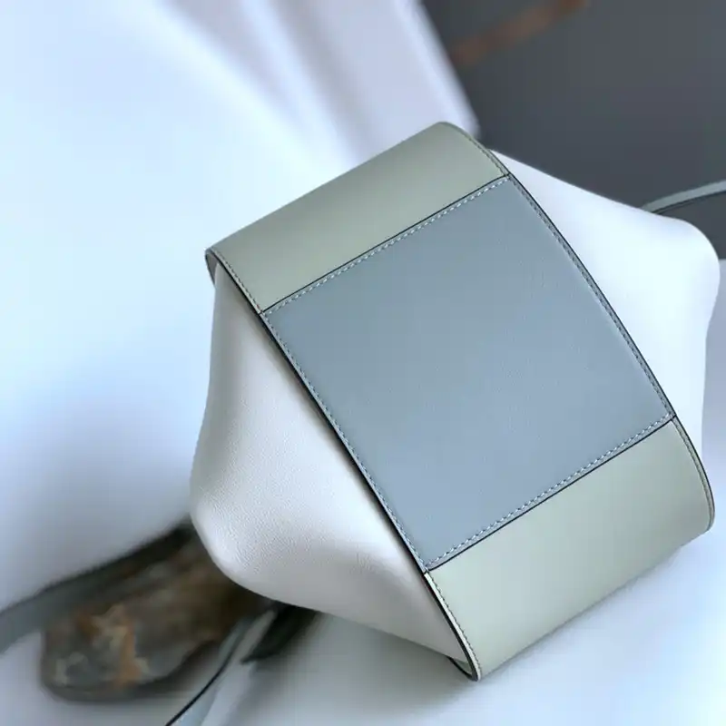 L0ew* bag 2210ya0050