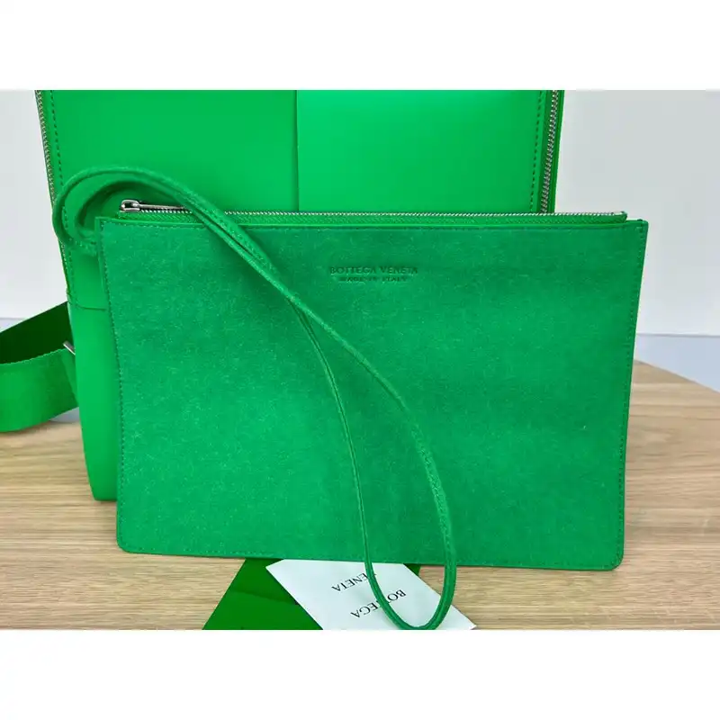 b0tt*ga Ven*ta bag 2211sf0014