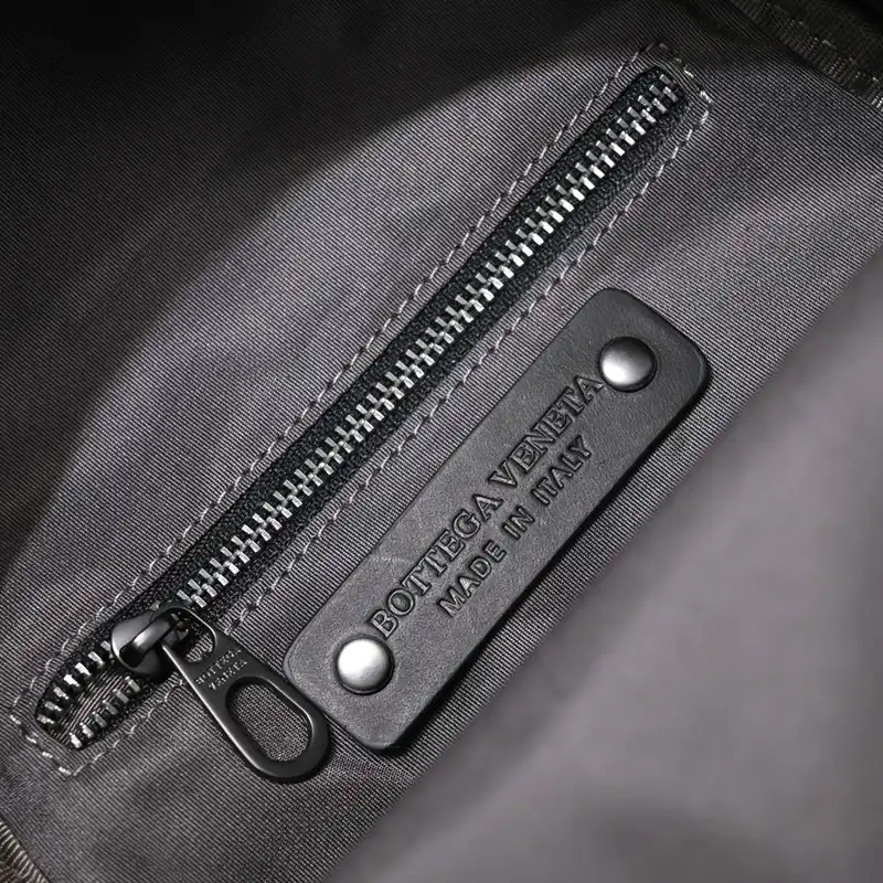 b0tt*ga Ven*ta bag 2212yz0050