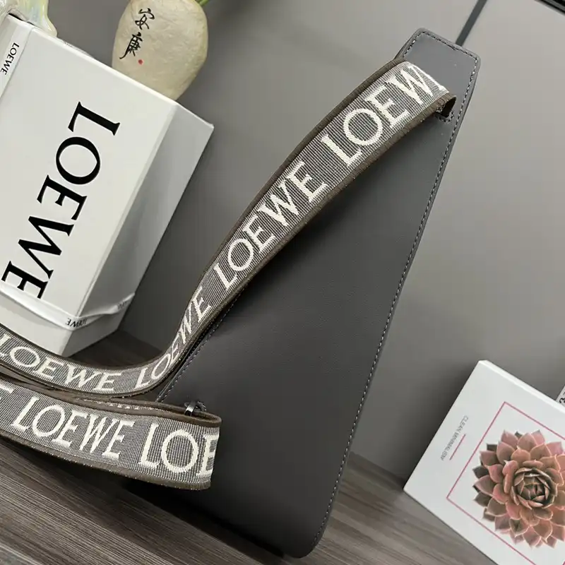 L0ew* bags 2404ya0083