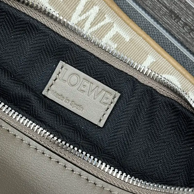 L0ew* bags 2404ya0087