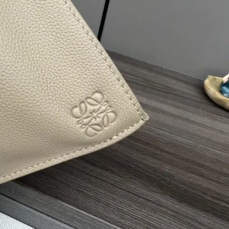 L0ew* bags 2404ya0088