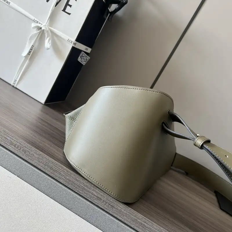 L0ew* bags 2404ya0091