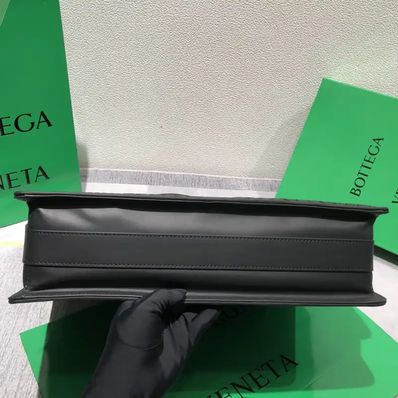 b0tt*ga Ven*ta bags 2406ya0018