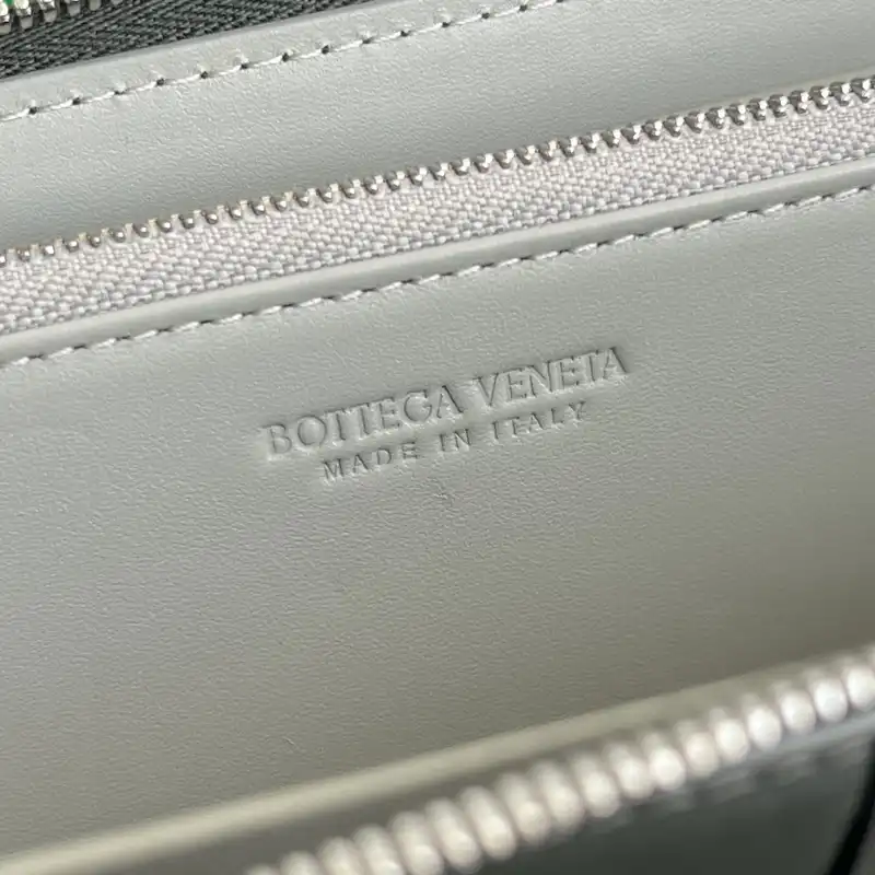 b0tt*ga Ven*ta bags 2409sf0022