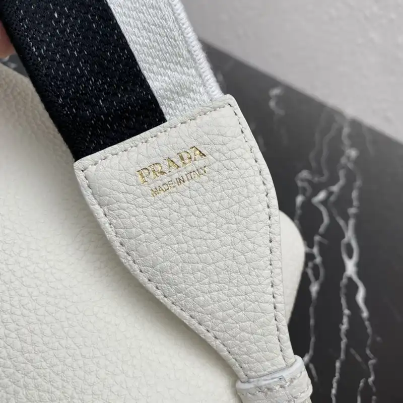 Pra*a bags 2411ya0115