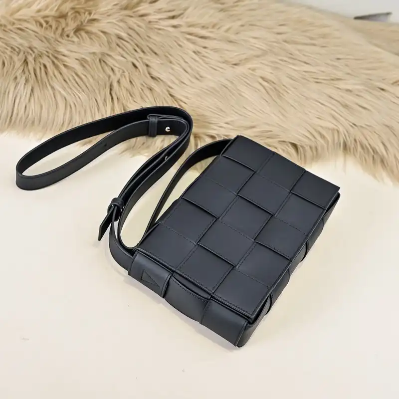 b0tt*ga Ven*ta bags 2411ya0128