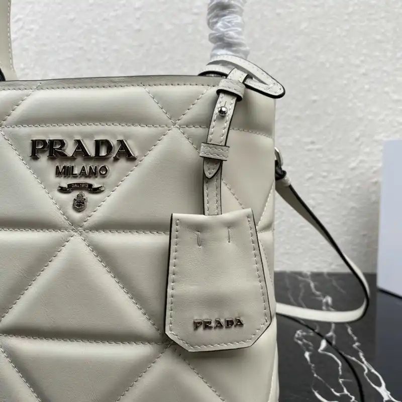 Pra*a bags 2012sh0024