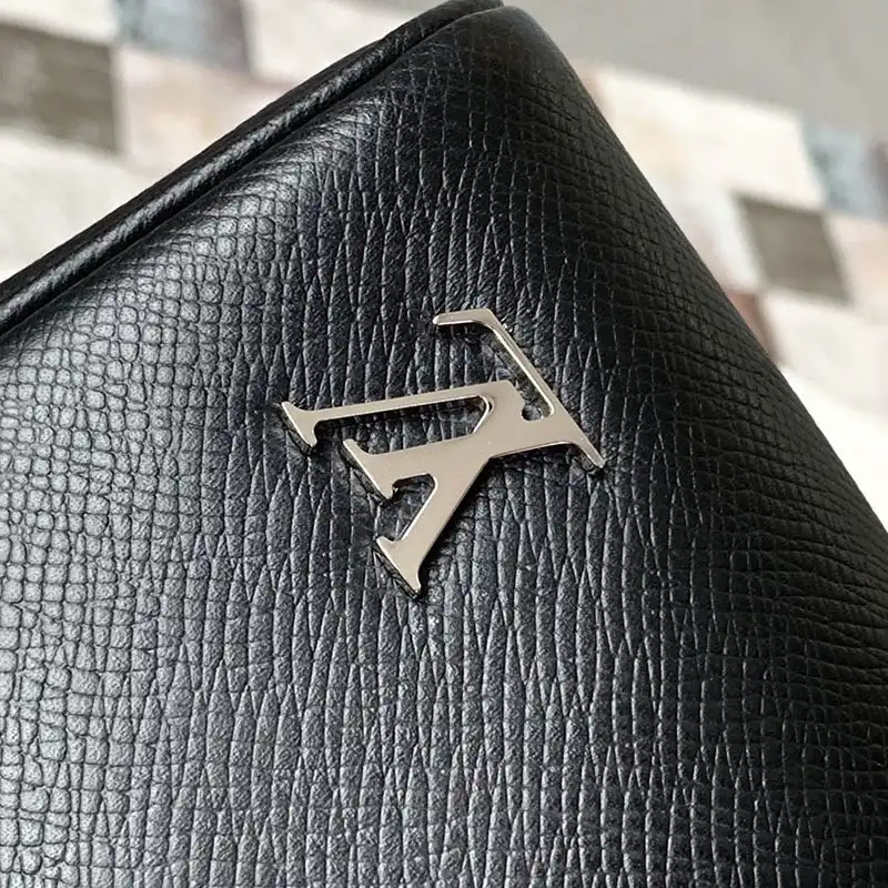 LV Bag 19HT0105