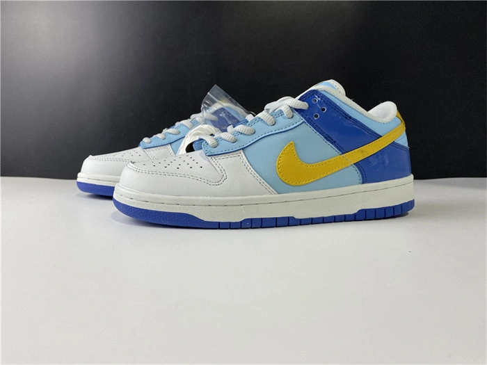 Contemporary Nike Dunk SB low 309601- 4936