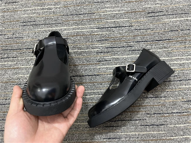 EyeCatching Prada Loafer Women 3339