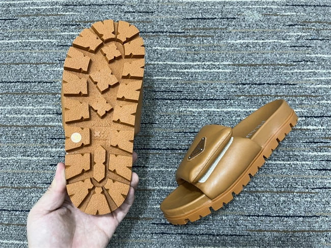 sophisticated Pra*a slipper 3345